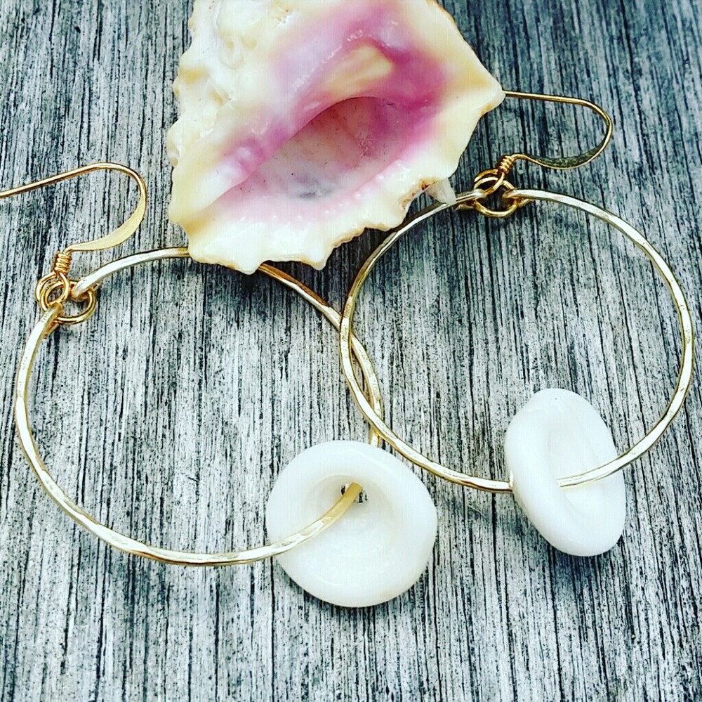 GP White Puka shell earrings - Picture 1 of 1
